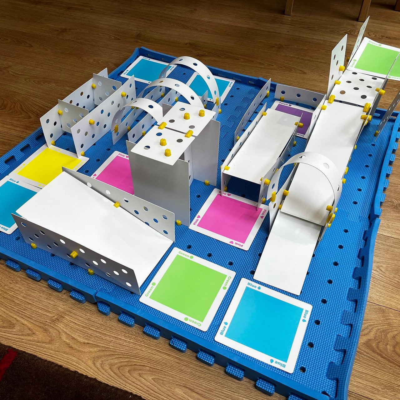 Kinazium: A Robotics Playground & STEM Construction Set