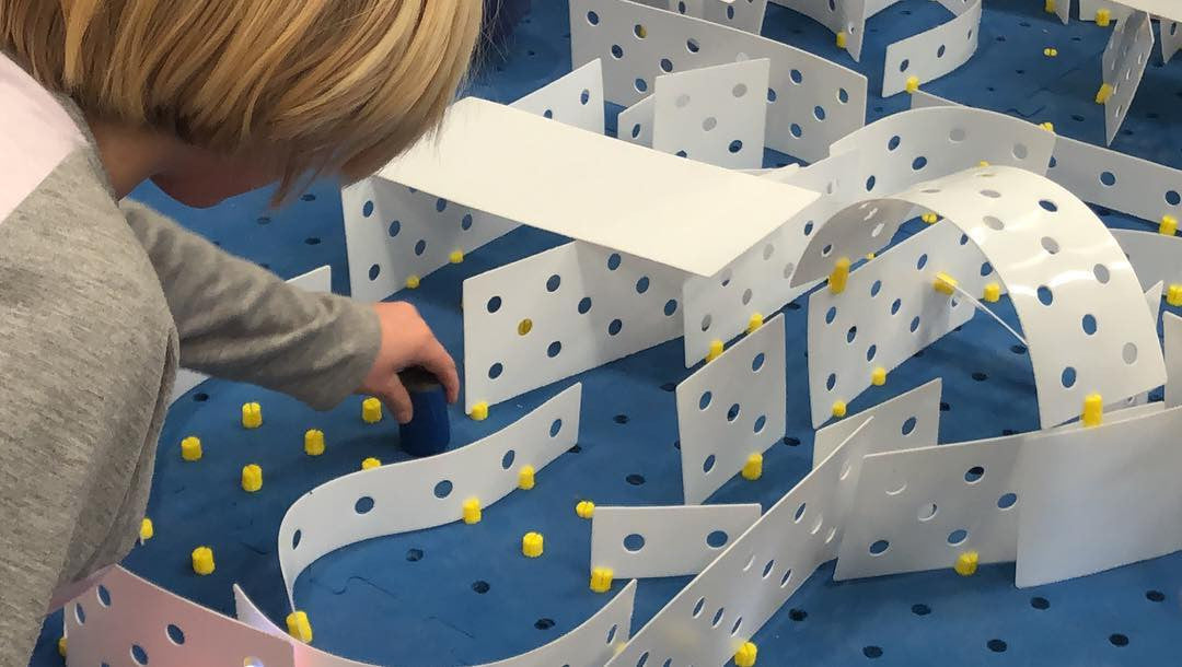 Kinazium: A Robotics Playground & STEM Construction Set